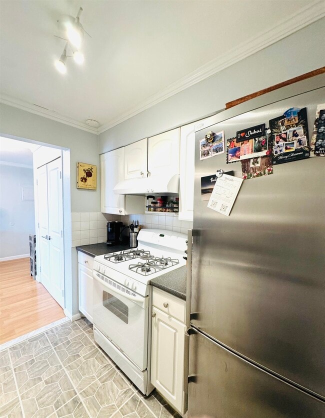 Building Photo - 603 55th St