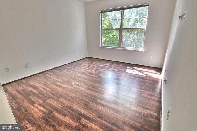 Building Photo - 1702 Ascot Way
