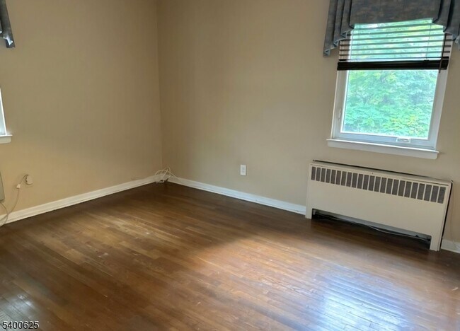 Building Photo - 12 Troy Dr