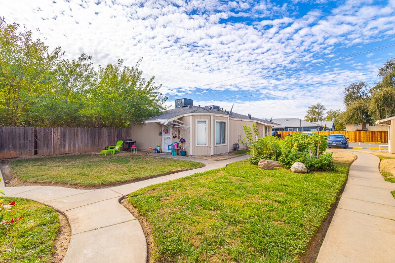 Building Photo - 1517 Nogales St