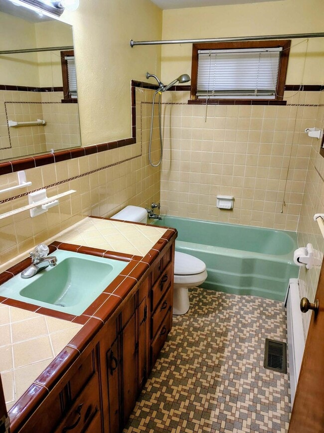 Building Photo - 309 W Leslie Ln