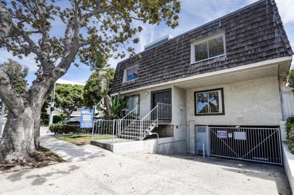 Building Photo - 1402 Arizona Ave