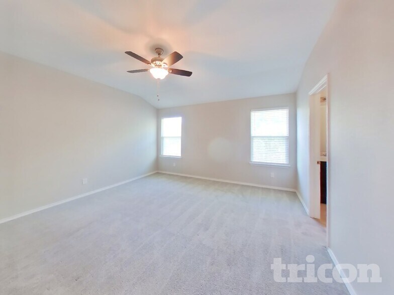 Building Photo - 2023 Emerald Edge