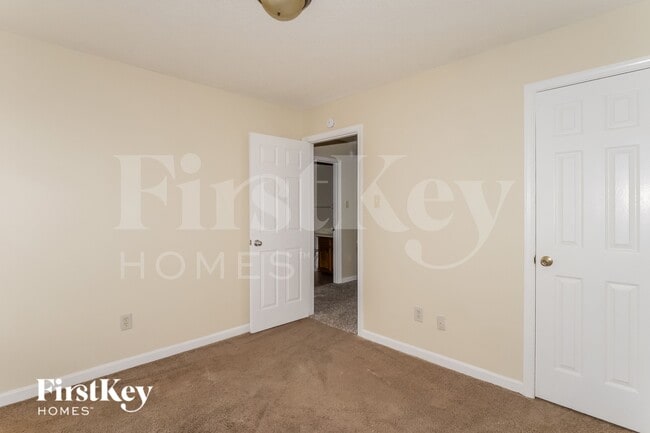 Building Photo - 3926 Oak Branch Cir W