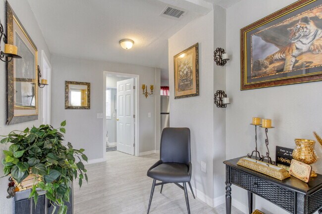 Building Photo - Beautifully Remodeled 3BR Duplex Near Parks, Schools & New Rec Center — Utilities Included. Secti...