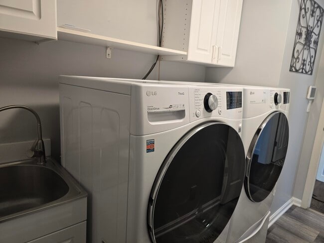 Building Photo - 1021 Whirlaway Dr