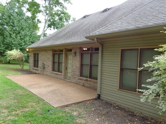 Building Photo - 724 Wyntree N