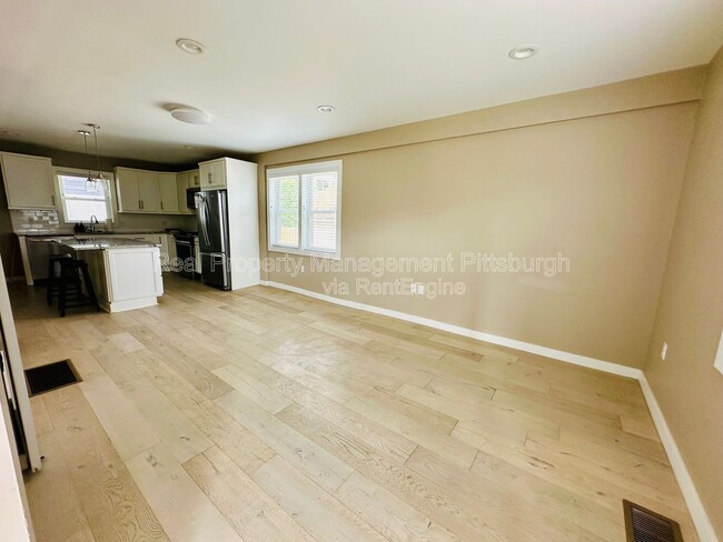 Building Photo - 190 49th St