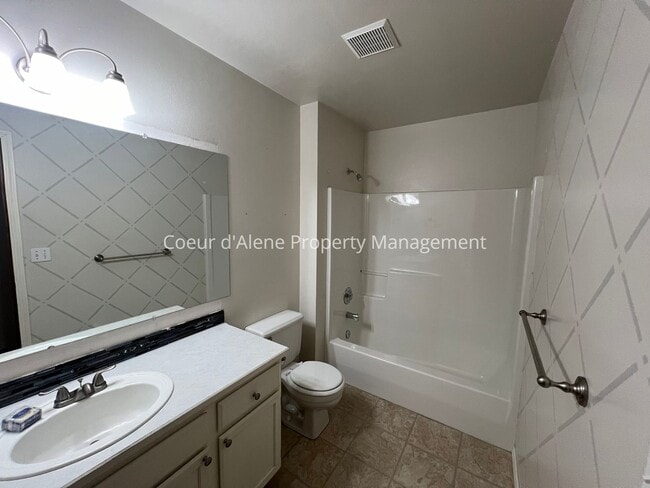 Building Photo - 3 bed, 2 bath house in Davis Park