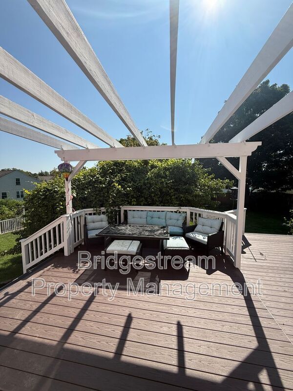 Building Photo - 7425 Pelbrook Farm Dr