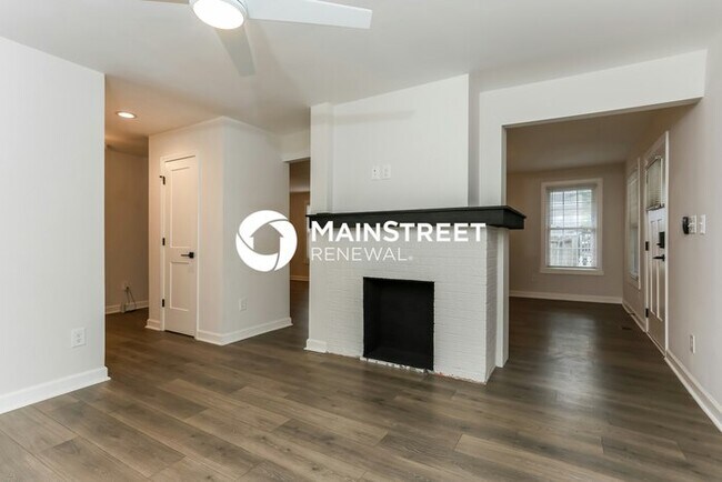 Building Photo - 4 Bedroom Pet-Friendly Home in Atlanta, GA with Main Street Renewal
