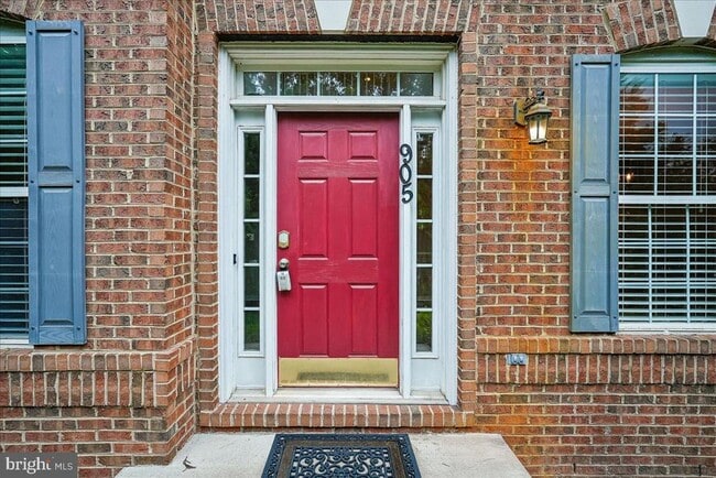 Building Photo - 905 Royal Elm Ct