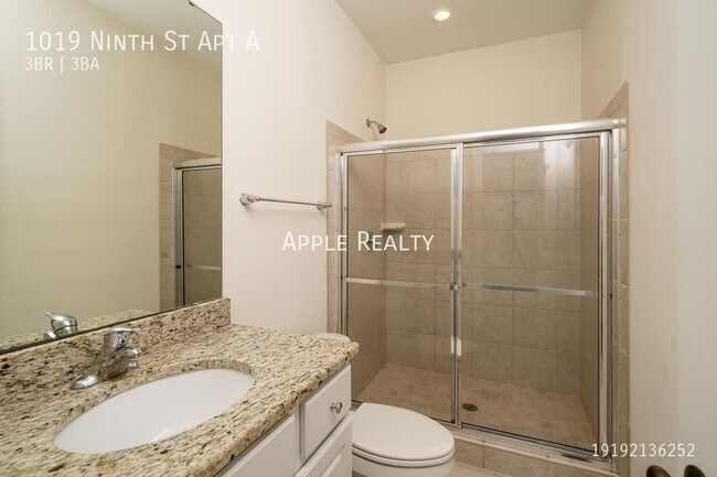 Building Photo - 1019-A Ninth St - Available Now!