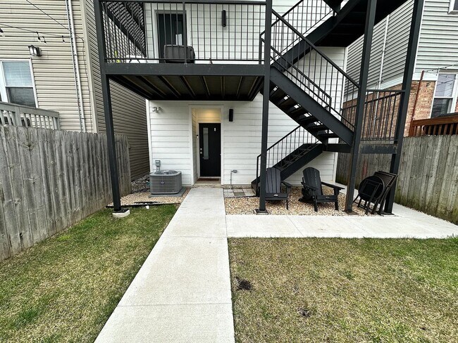 Building Photo - 4222 N Bernard St