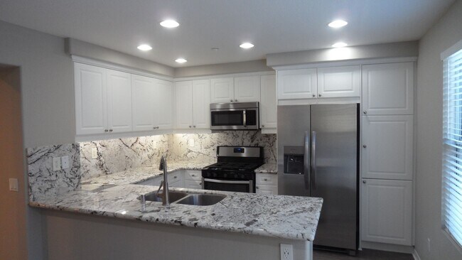 Building Photo - 33 Bonsall