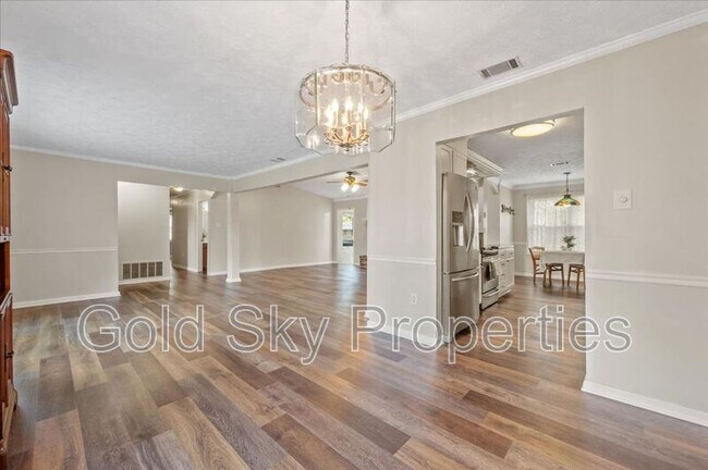 Building Photo - 210 Pine Grove Dr