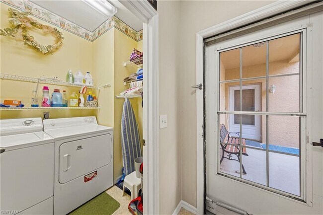 Building Photo - 14960 Vista View Way