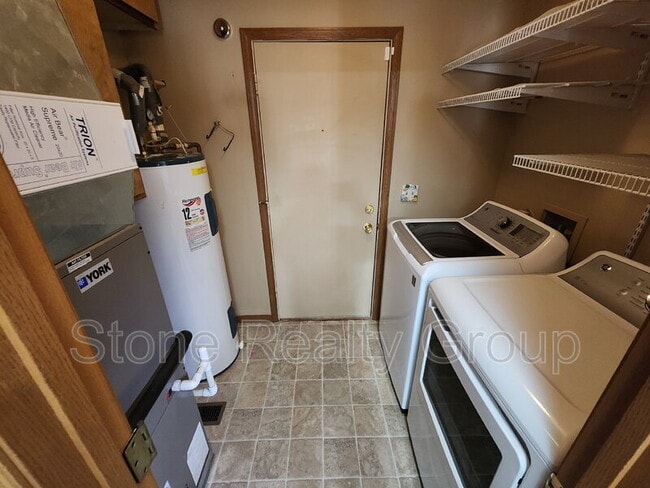 Building Photo - 4391 S Hidden Way St