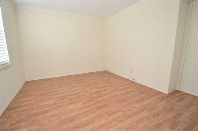 Building Photo - Tara Condos 2 Bed 1 Bath Apt NW 63rd & May...