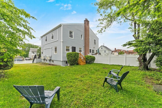 Building Photo - 129 Drake Ave