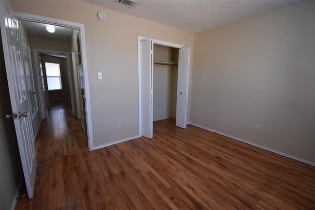 Building Photo - 1806 Rawhide Loop