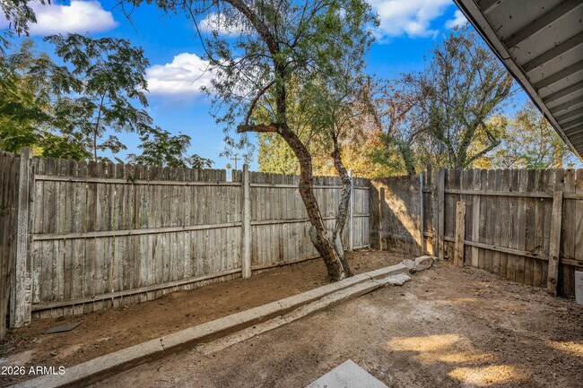 Building Photo - 520 W Clark St