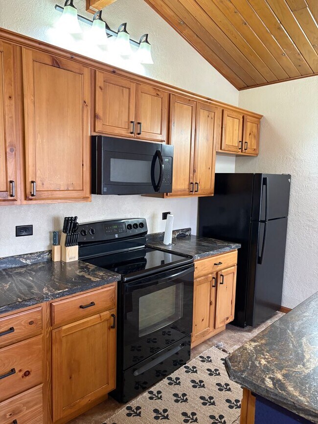 Building Photo - 1810 4th Ave NW