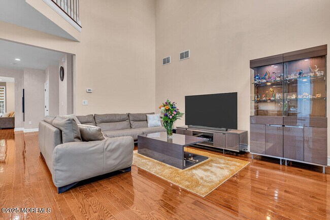 Building Photo - 47 McCormick Ave N