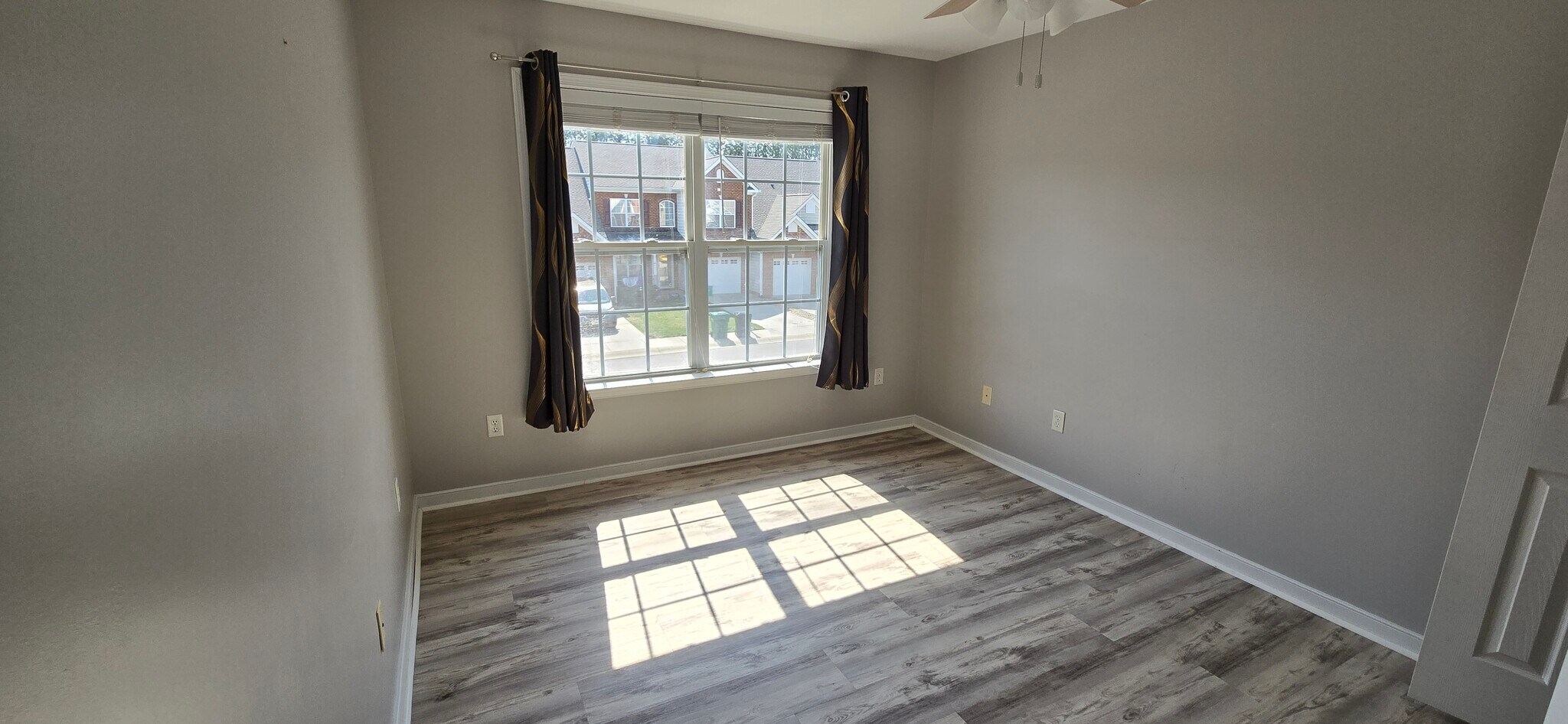 Building Photo - 848 Parkland Pl