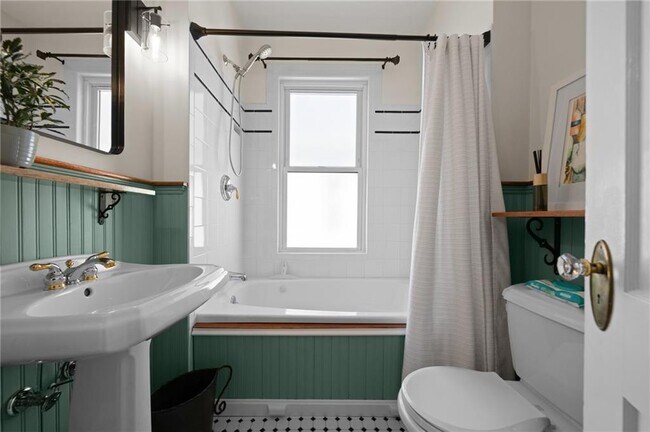 Building Photo - 25 Peckham Ave