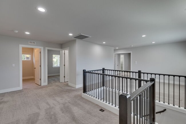 Building Photo - Seattle Hill Road Area Beautiful 5 Bedroom...