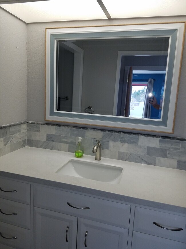Building Photo - Gorgeous 2 bed 2 bath nestled in heart of Mission Viejo