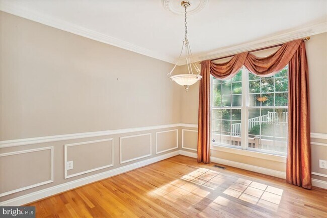 Building Photo - 8931 Falls Farm Dr