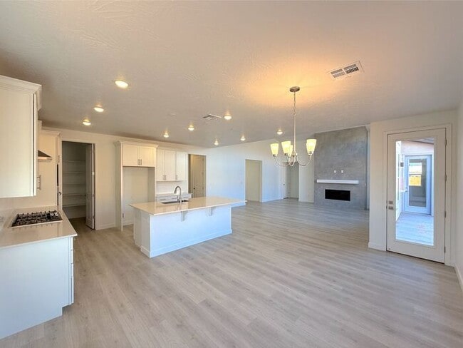 Building Photo - New 3 bed, 2.5 bath with 2 car garage home