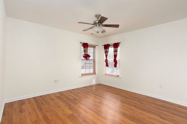 Building Photo - Nice house in SW Durham with fenced yard and scenic view!