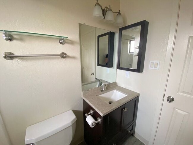 Building Photo - Charming Sparks Duplex - Yard/Garage/Centr...
