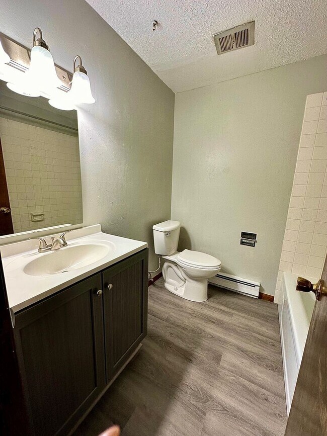 Building Photo - Updated 2 Bedrooms - Leonard North Dakota Rental