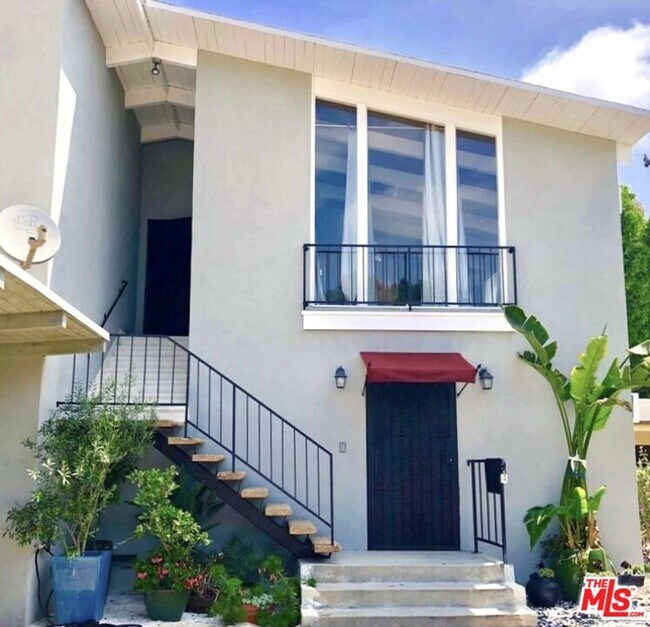 Primary Photo - 1152 N Ogden Dr