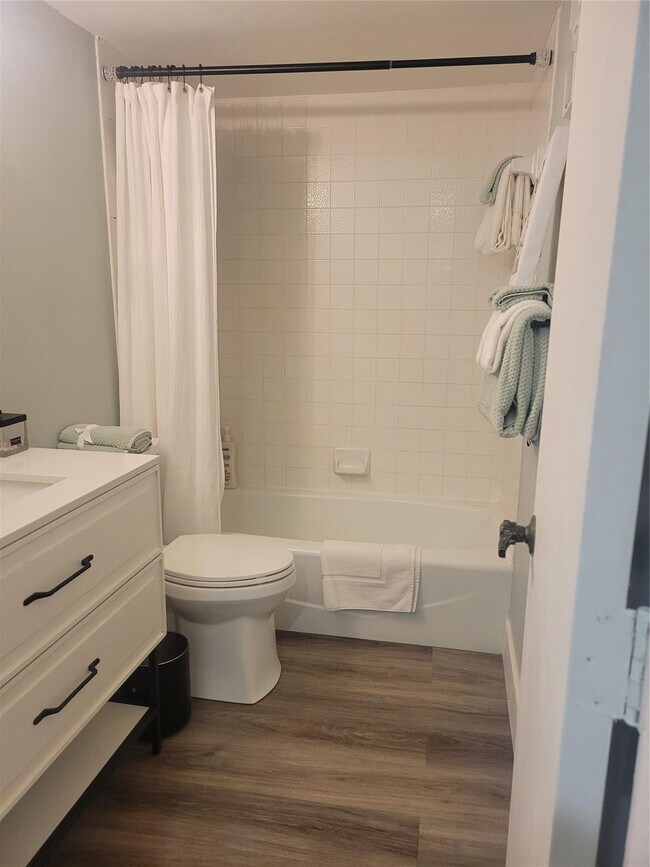 Building Photo - 3940 Inverrary Blvd