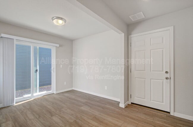 Building Photo - 5732 Thurless Ln