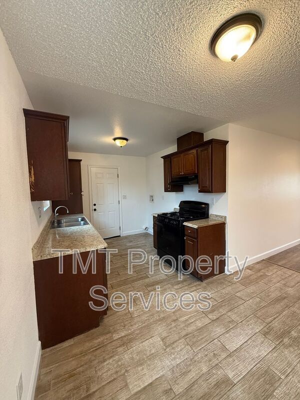 Building Photo - 803 W Harding Ave