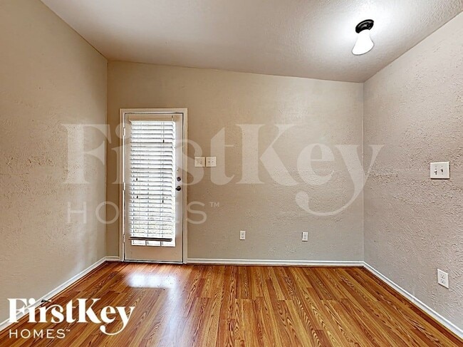 Building Photo - 2009 Tremont Ct