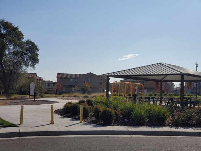Building Photo - East Roseville Gated Stone Point  4 Bed 3 ...