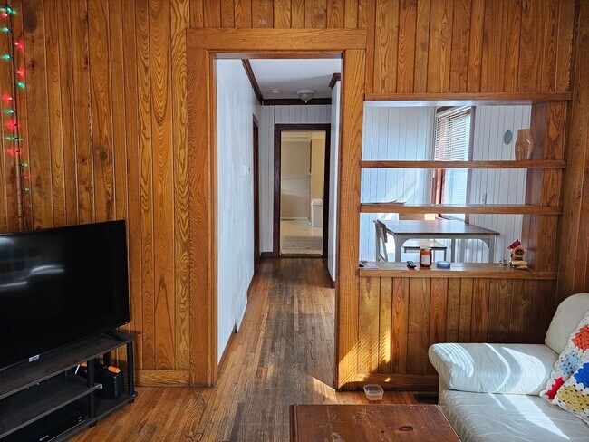 Building Photo - 4 bedroom House Close to U of M! Leasing for Fall 2026!