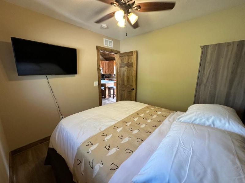 Building Photo - 605 Vincent Rd