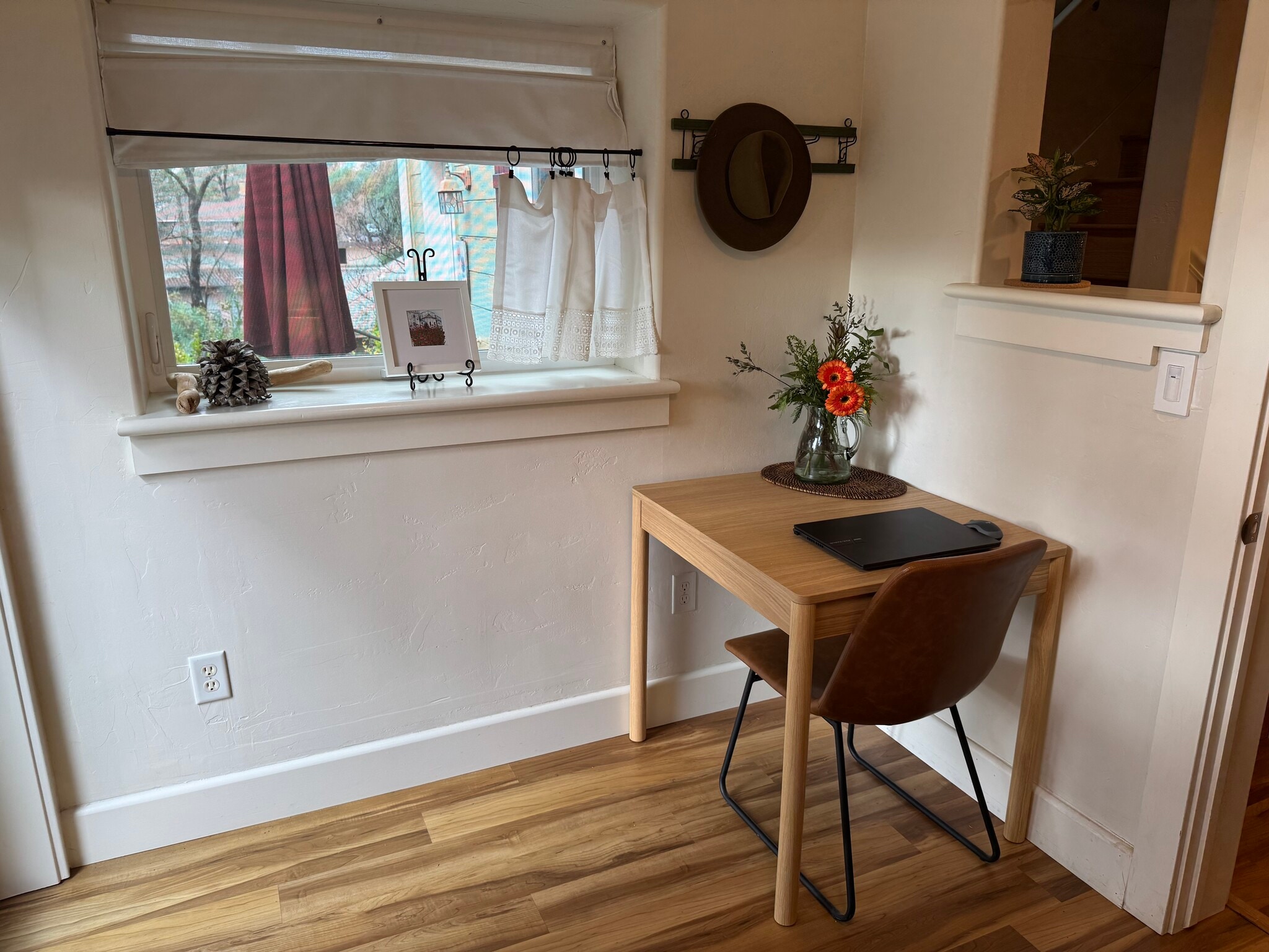 Work Corner - 165 Terrace St