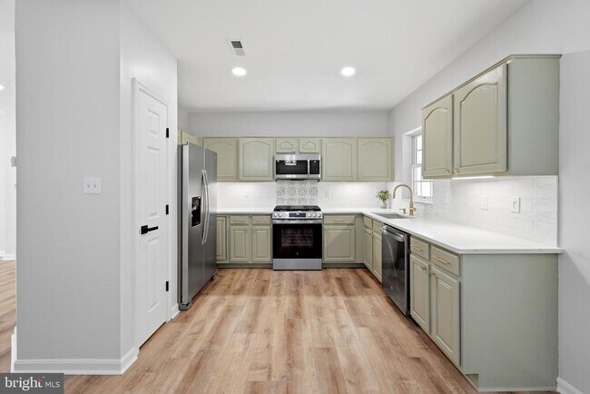 Building Photo - 8972 Benchmark Ln