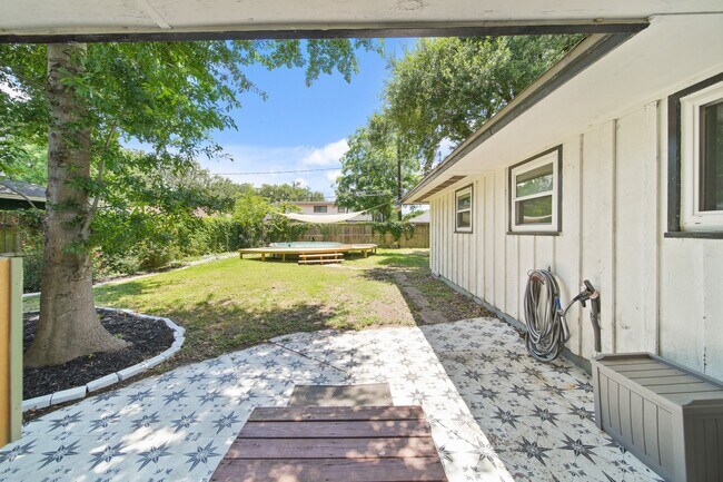 Building Photo - 5411 Meadow Creek Ln