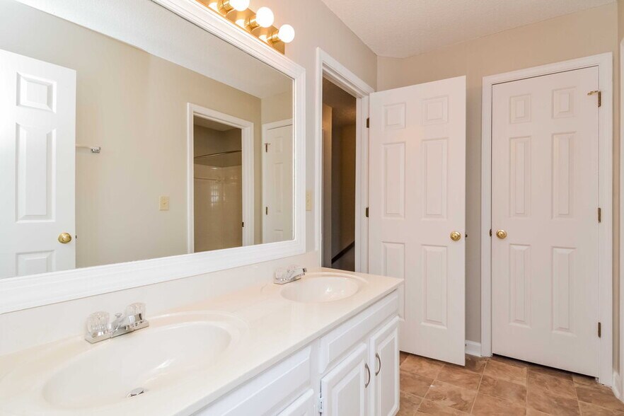 Building Photo - 1052 Laurel Valley Dr SW