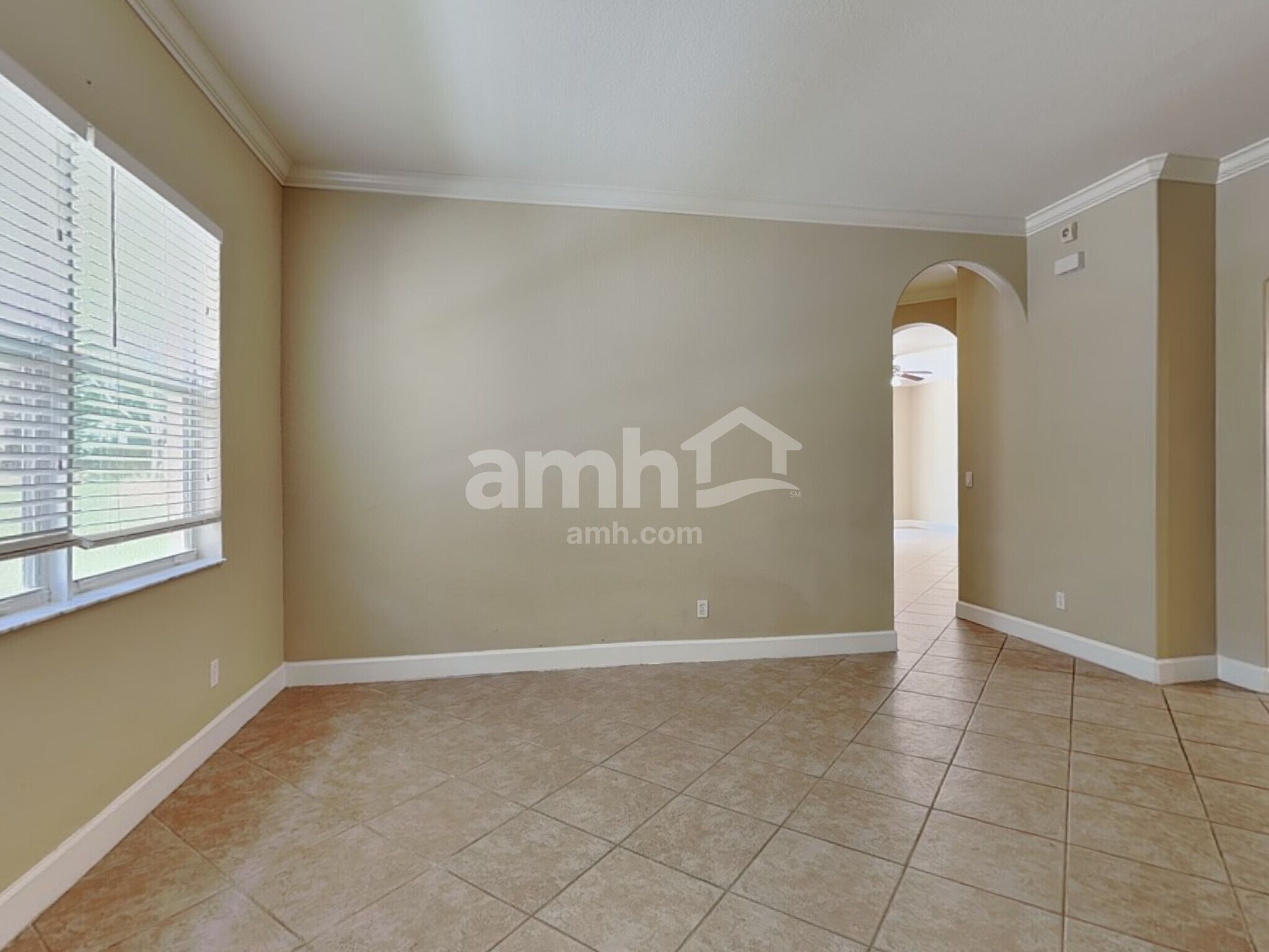 Building Photo - 996 NW Leonardo Cir